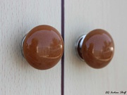 Brown medium knobs - Indianshelf
