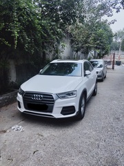 Audi Q3 35 TDI Premium with Sunroof 