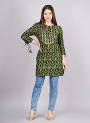 NAAVIV Women Floral Print Rayon Straight Kurta  (Green)